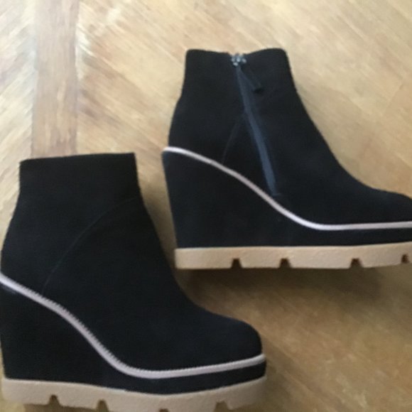 ANTHRO BIBI LOU BLACK SUEDE PLATFORM BOOTIES. 37 - Picture 2 of 7